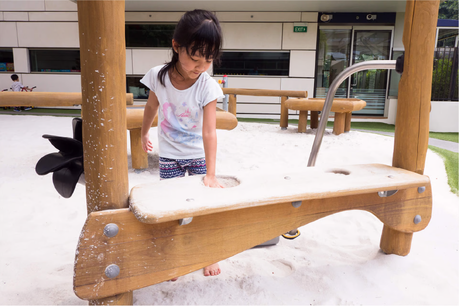 Oasis arenero con dos mesas NRO526
