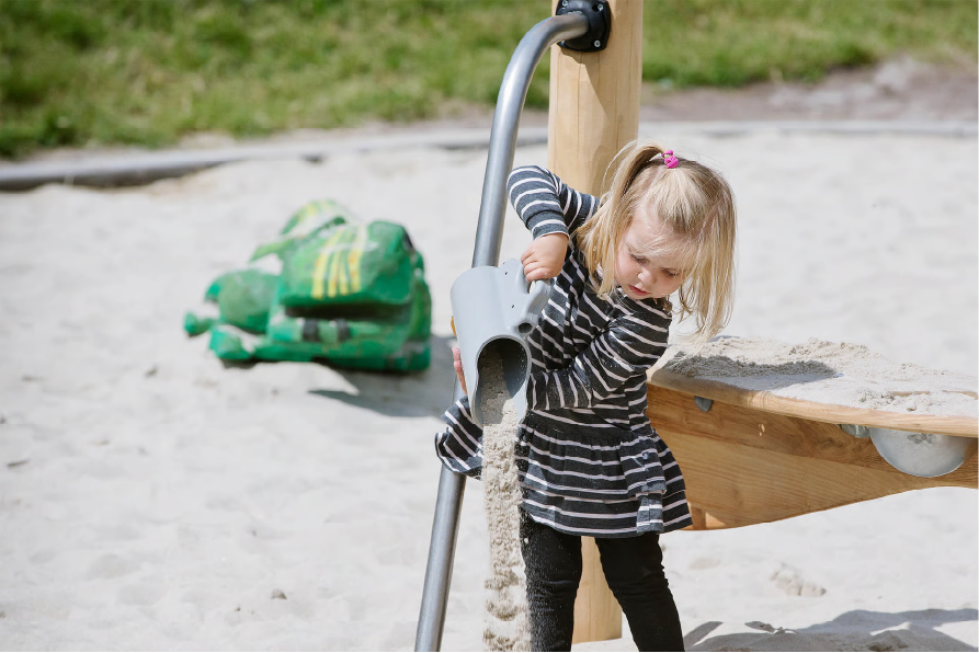 Oasis arenero con dos mesas NRO526